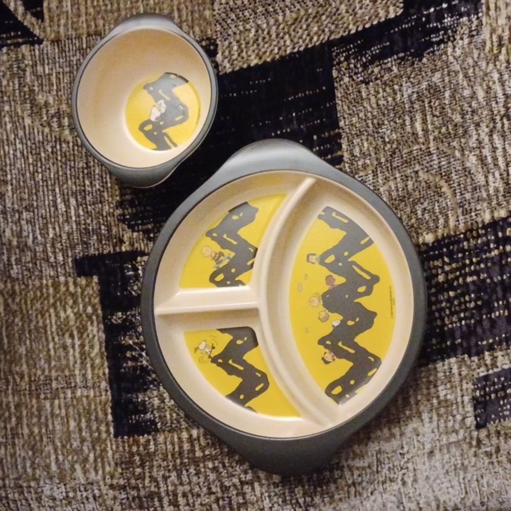 4/$40 Peanuts Yellow & Black Baby Divided Plate and Bowl Set